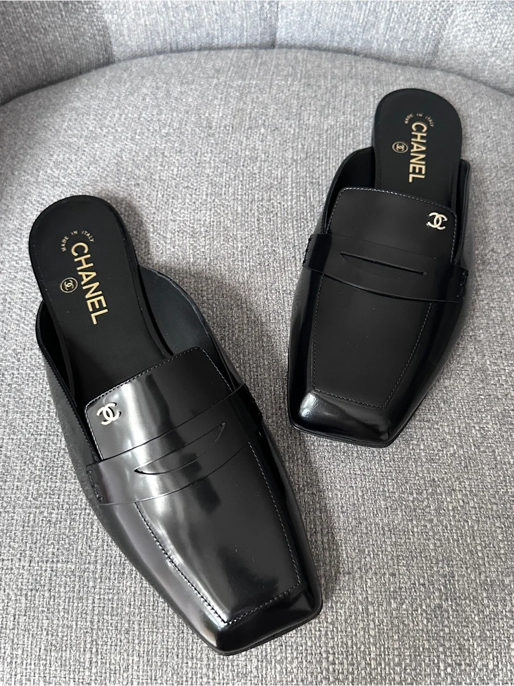 2026 CHANEL BLACK LEATHER SLIDES MULES HALF LOAFER SHOES GOLD CC LOGO 40.5 BLAZY